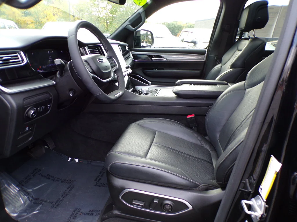 Used 2022 Black Jeep Series III image 19