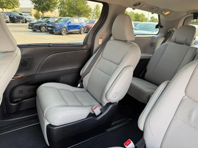 Certified Used 2020 ALUMINA JADE METAL Toyota Limited Premium image 30