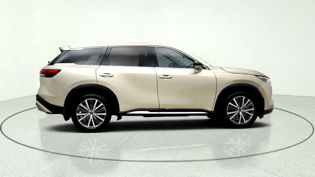 Used 2023 Warm Titanium INFINITI SENSORY AWD image 4