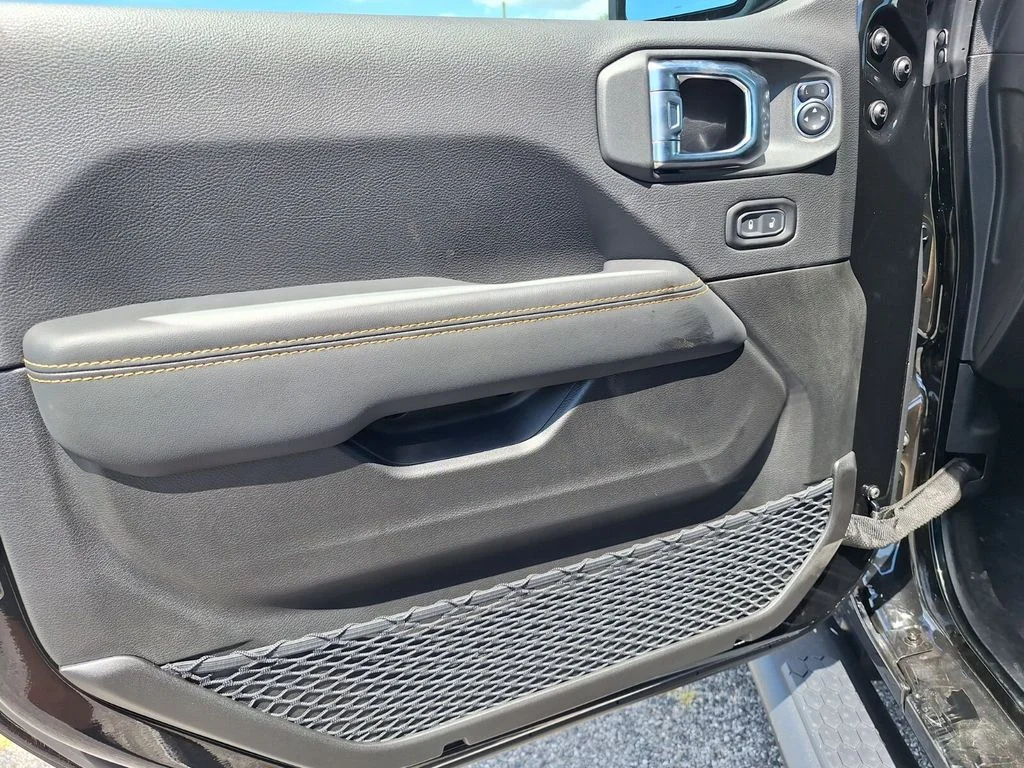 2025 Jeep Wrangler 4-Door Sahara - Photo 13
