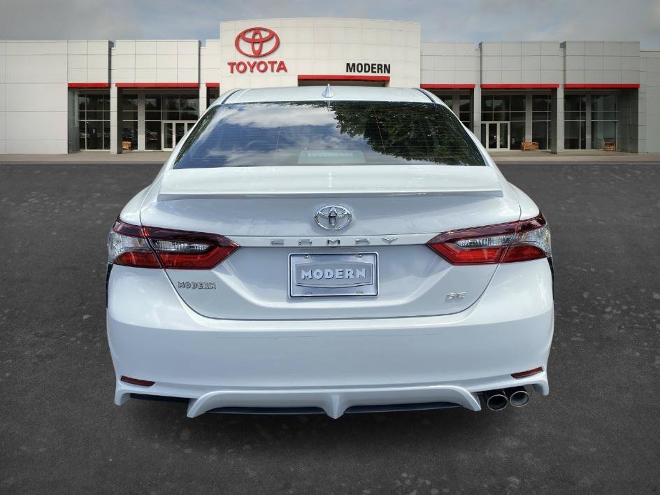 Used 2024 Ice Toyota SE image 7