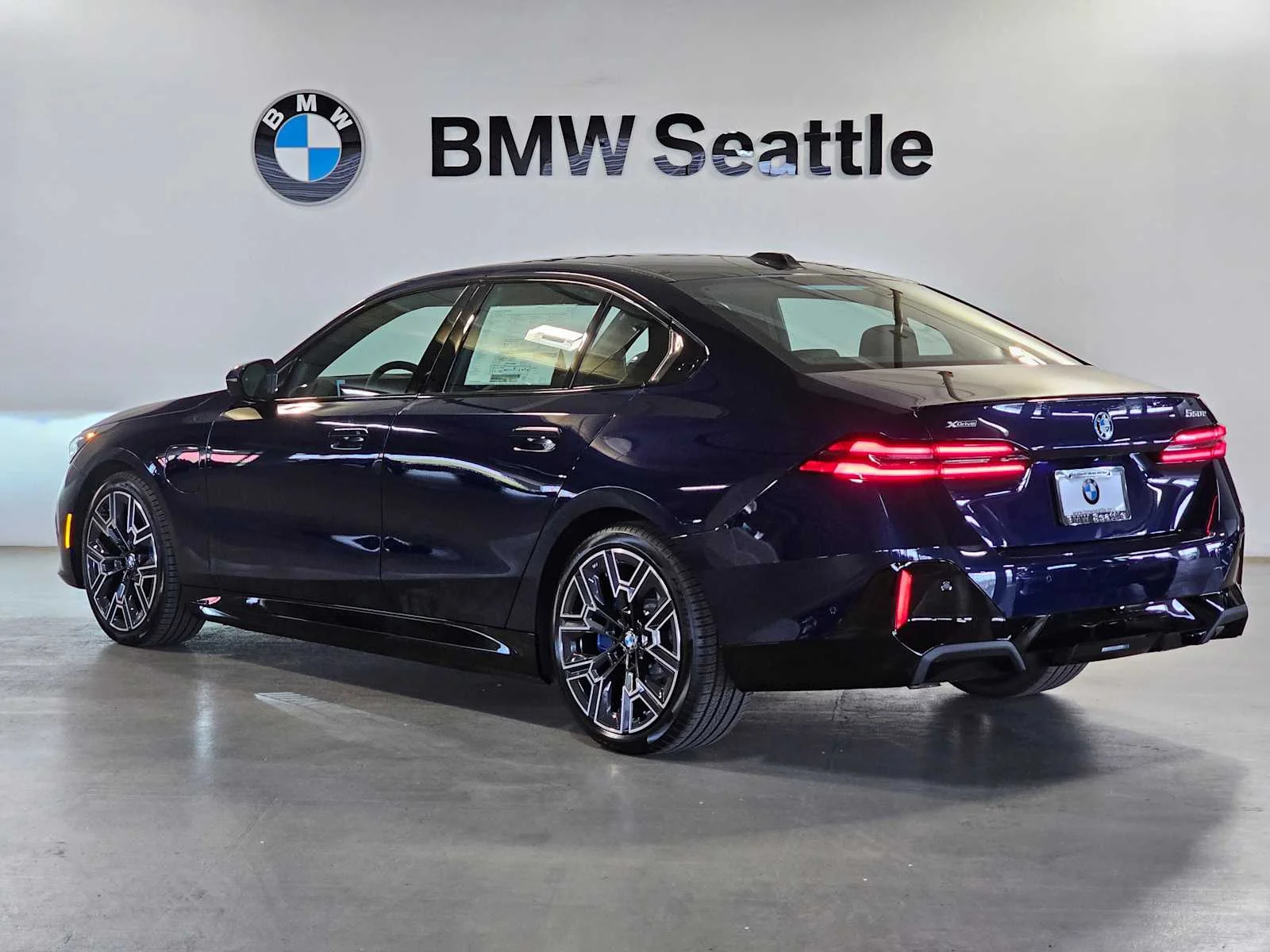 New 2027 Tanzanite Blue II Metallic BMW xDrive image 4