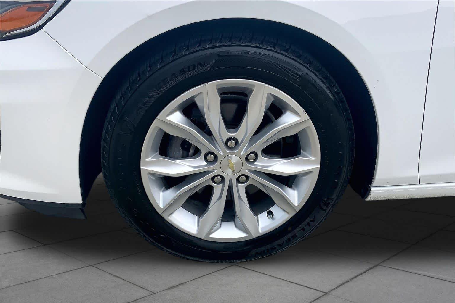 Used 2020 Summit White Chevrolet LT image 11