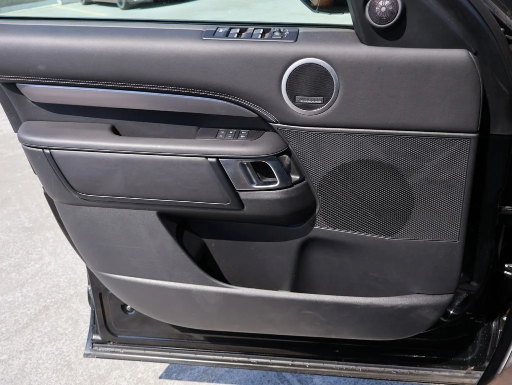 Used 2025 Santorini Black Metallic Land Rover Metropolitan Edition image 36