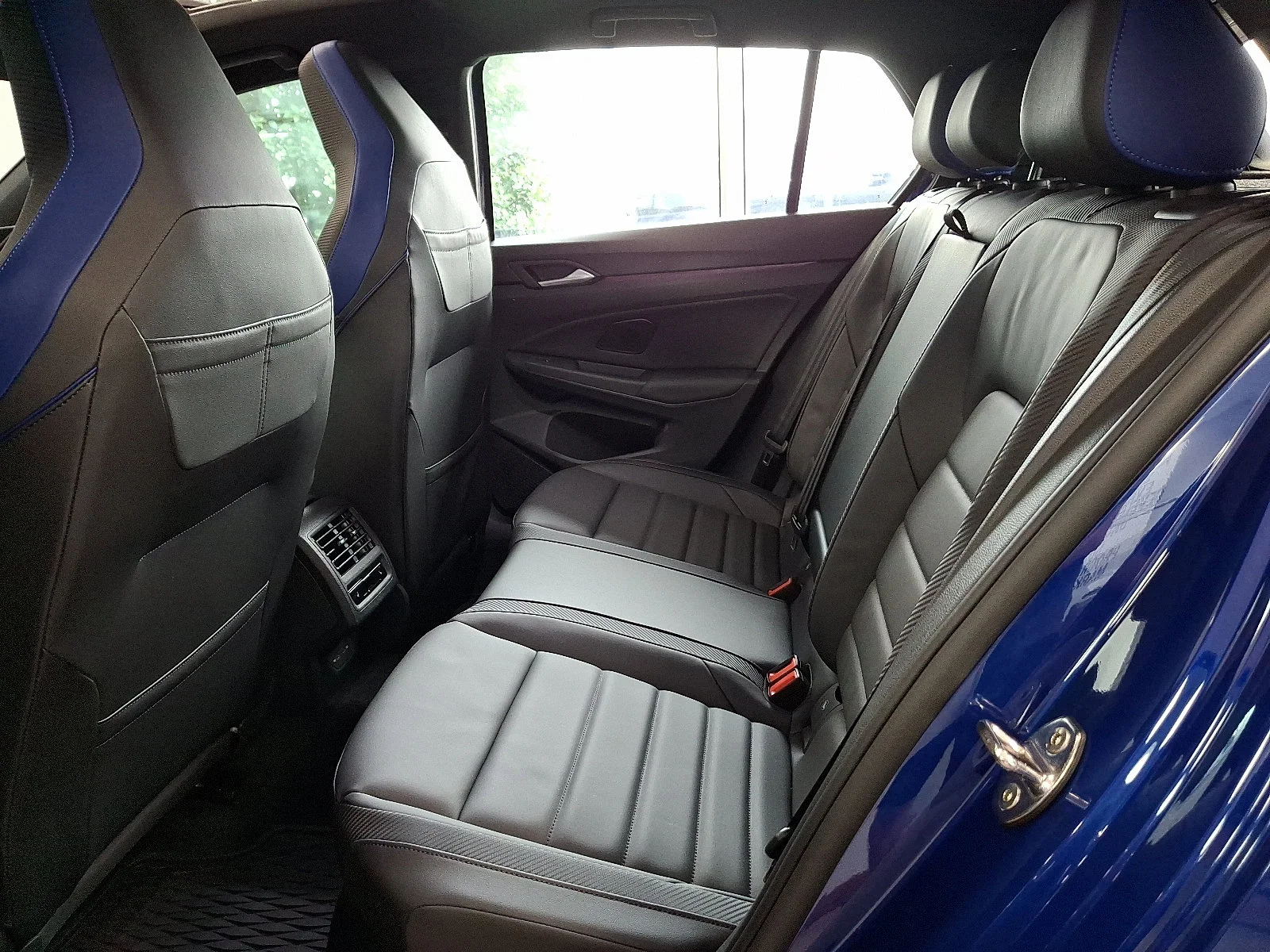 New 2026 Lapiz Blue Metallic Volkswagen  image 8