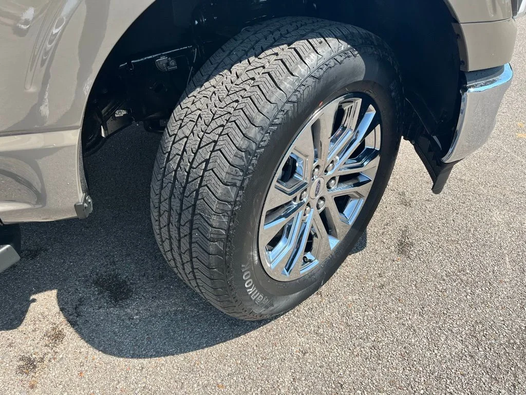 New 2026 Gray Ford Lariat image 6