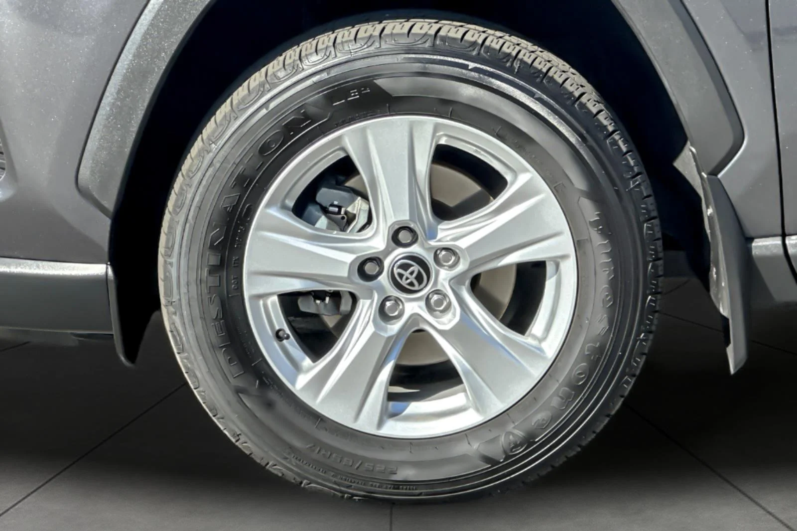 Used 2021 MAGNETIC GRAY Toyota XLE image 24