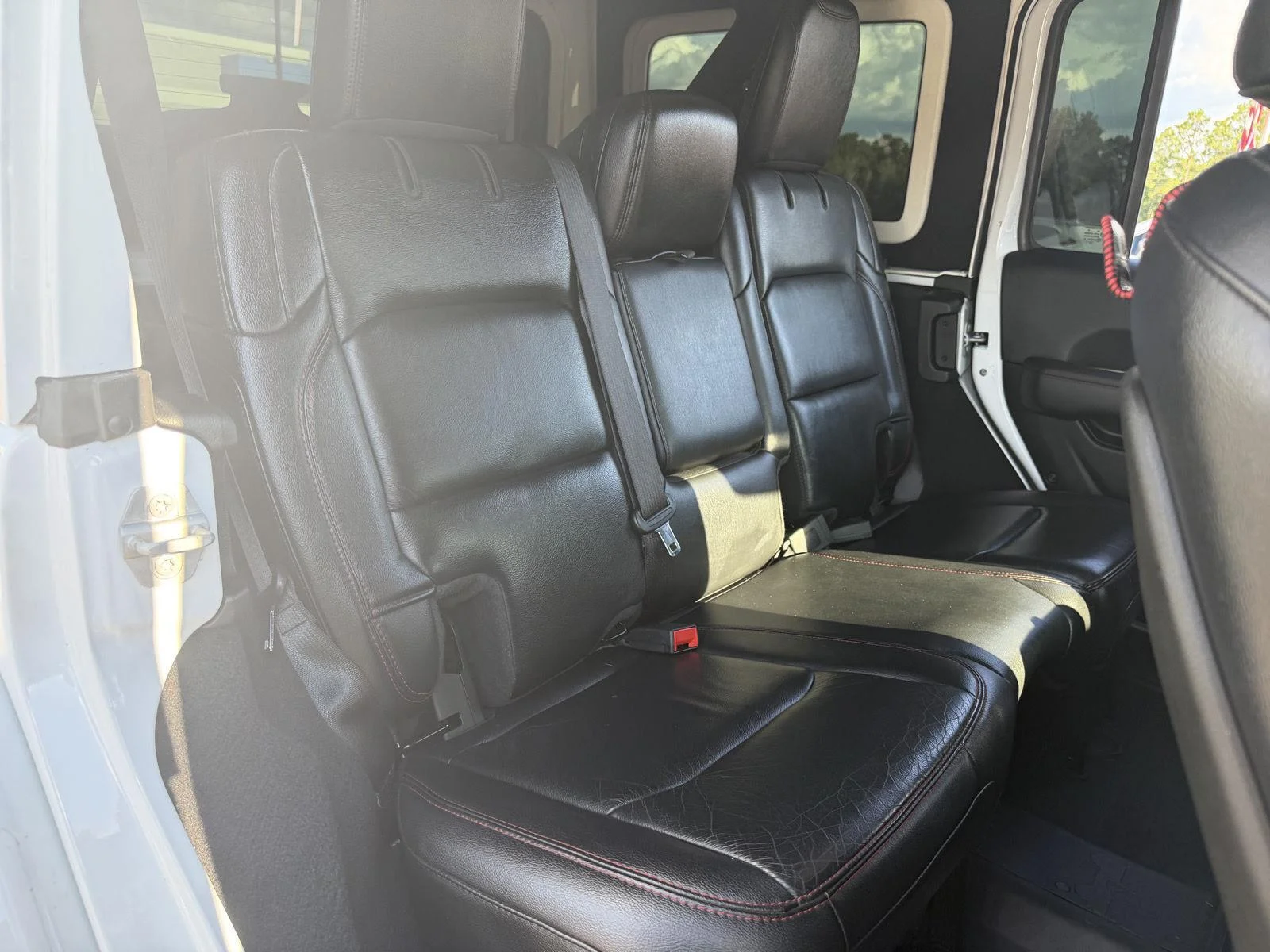 Used 2019 Bright White Clearcoat Jeep Rubicon image 20