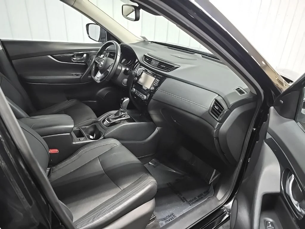 Used 2017 Black Nissan SL image 17