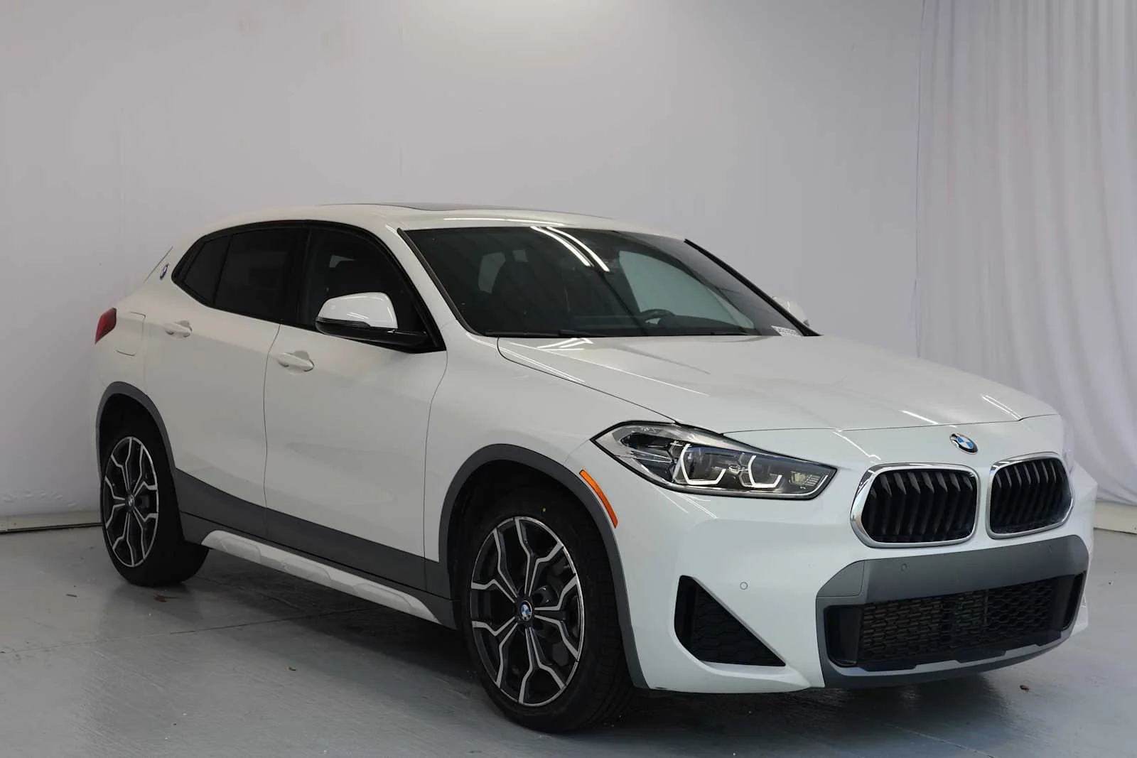 Certified Used 2022 Alpine White BMW sDrive28i image 4
