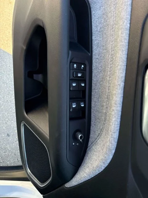 Used 2025 White Jeep Latitude image 33