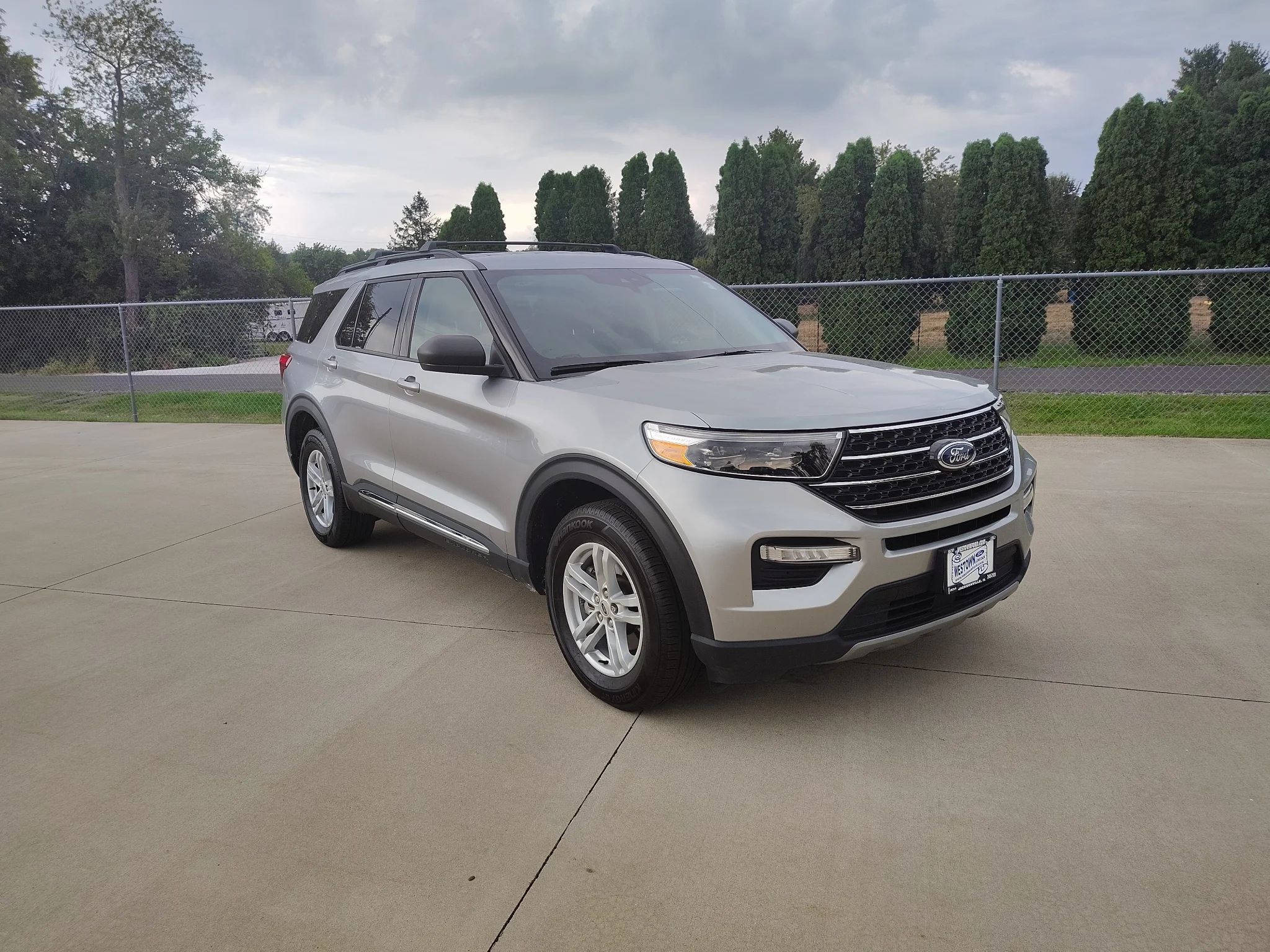 Used 2024 Iconic Silver Metallic Ford XLT image 8