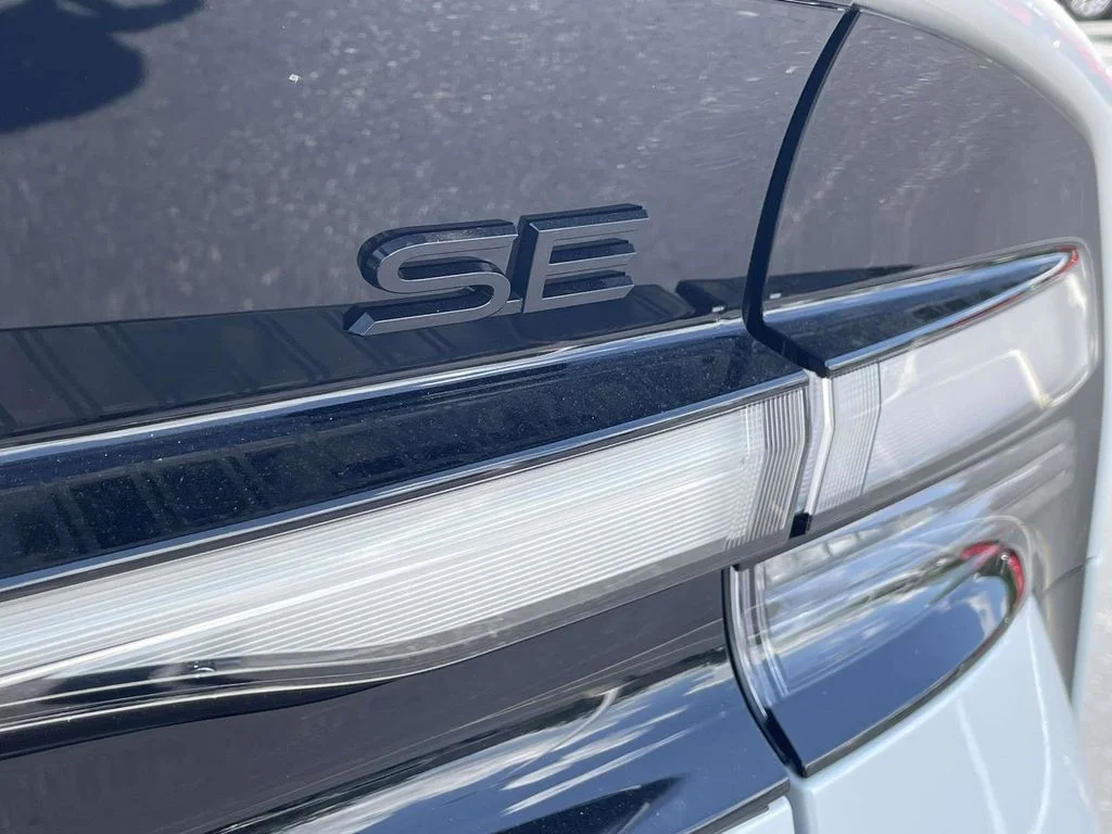 New 2026 Wind Chill Pearl Toyota SE image 13