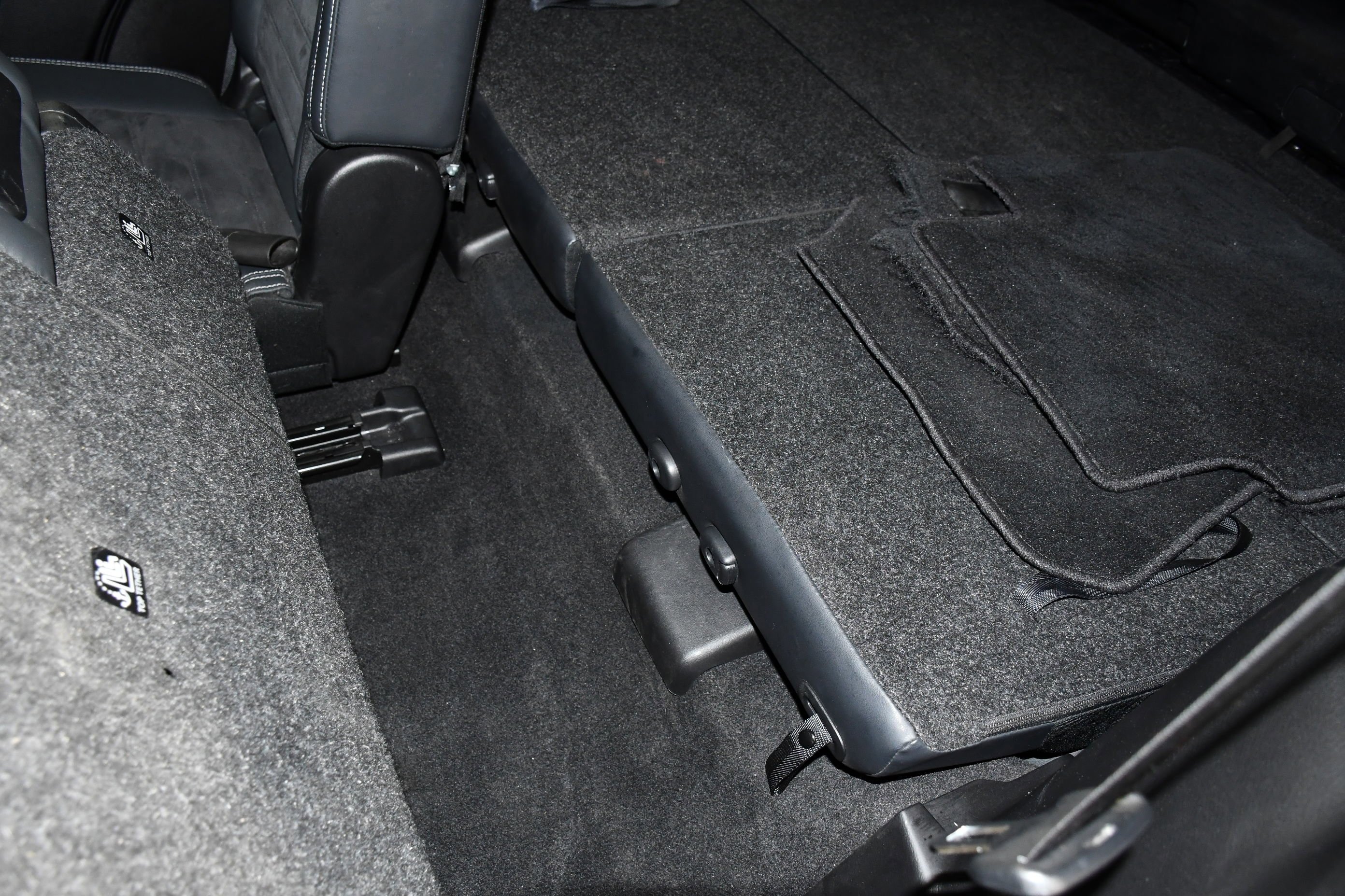 Certified Used 2023 White Diamond Mitsubishi SE image 48