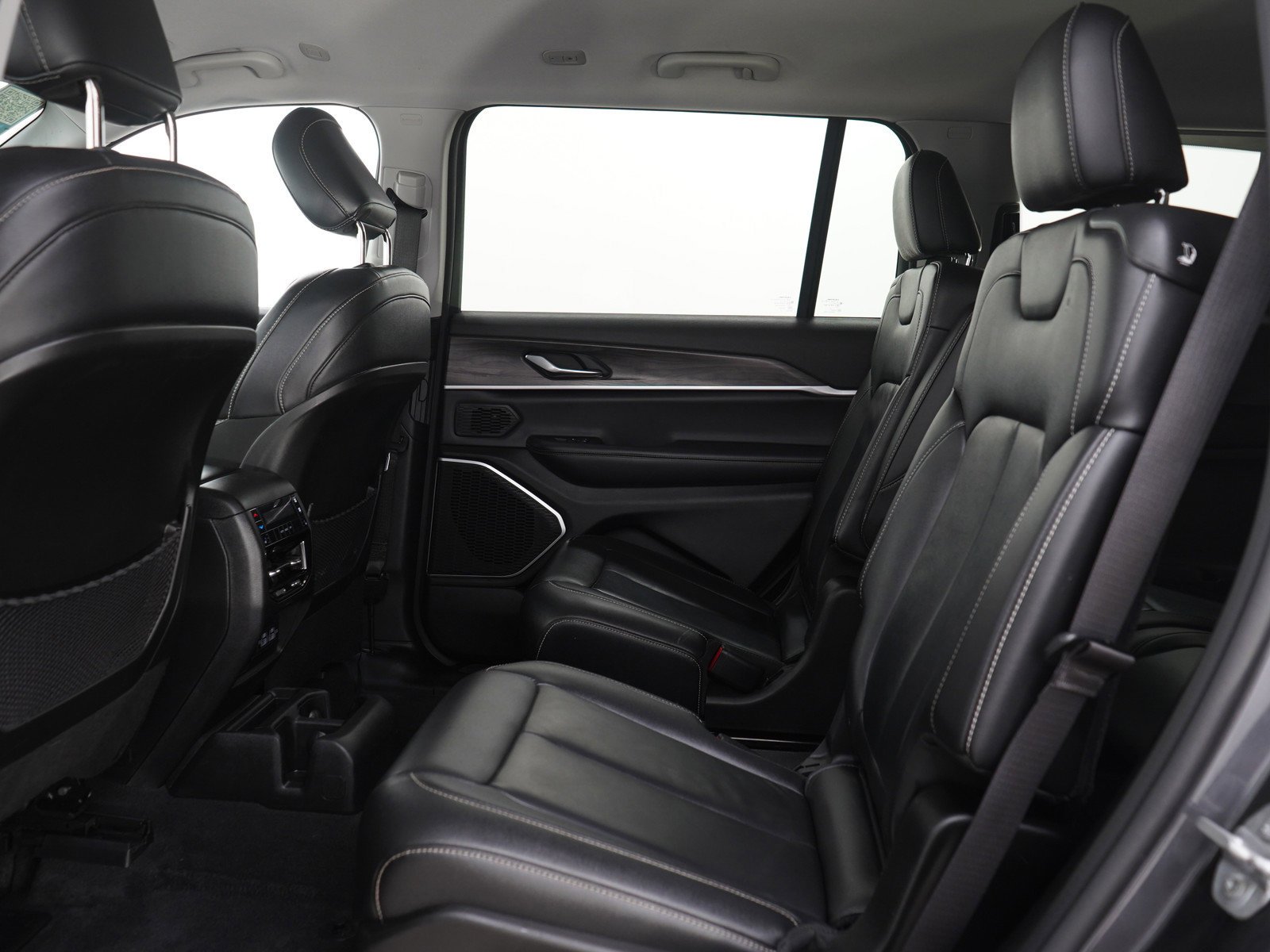 Used 2022  Jeep Limited image 20