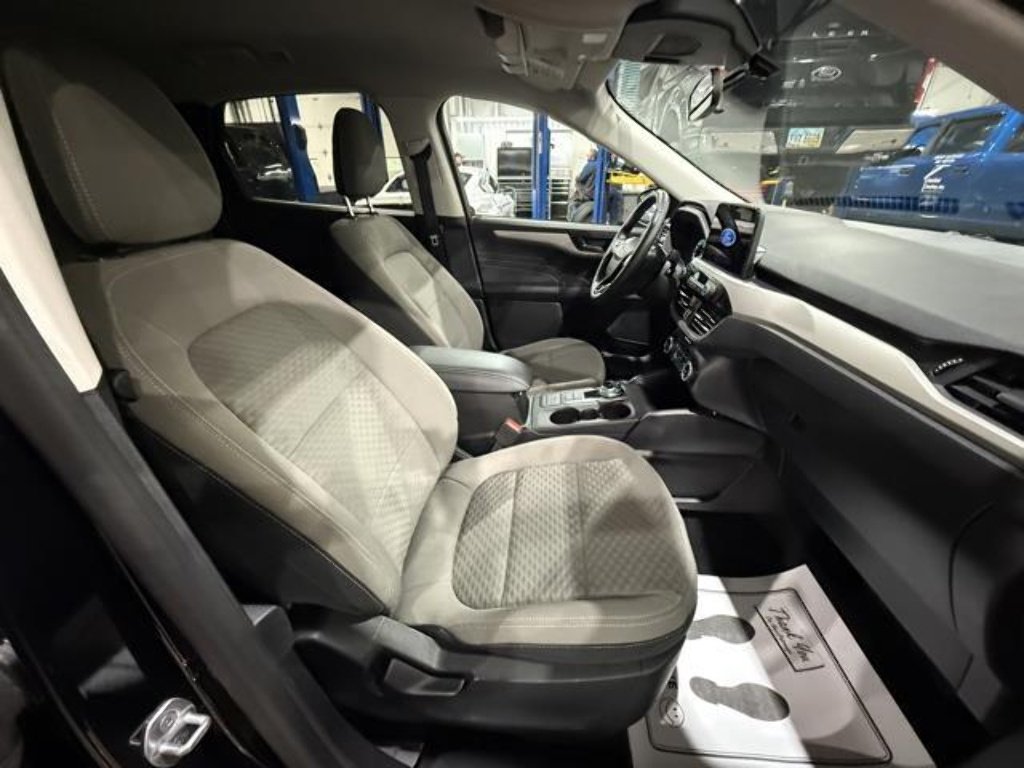 Used 2022 Agate Black Ford SE image 19