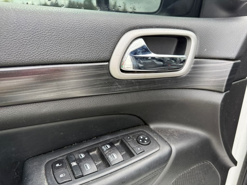 Used 2021 White Jeep Laredo X image 13