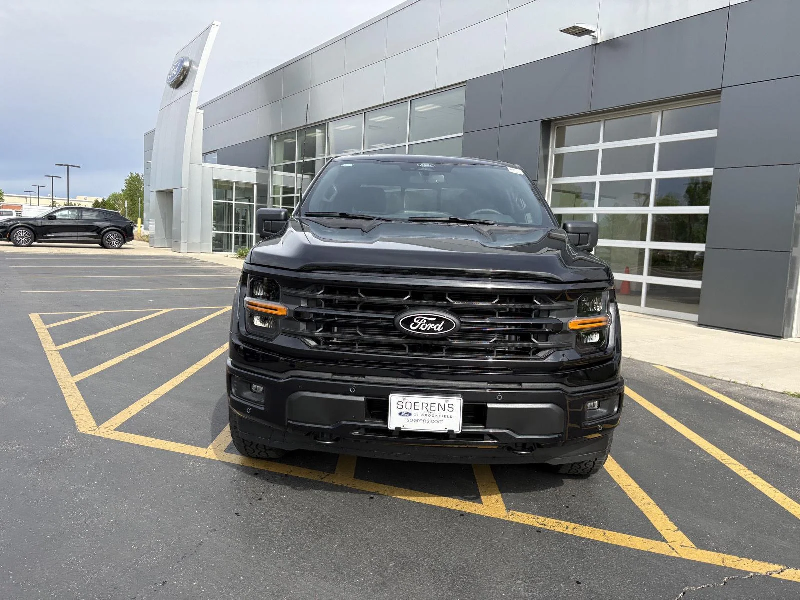 New 2026 Agate Black Ford XLT image 2