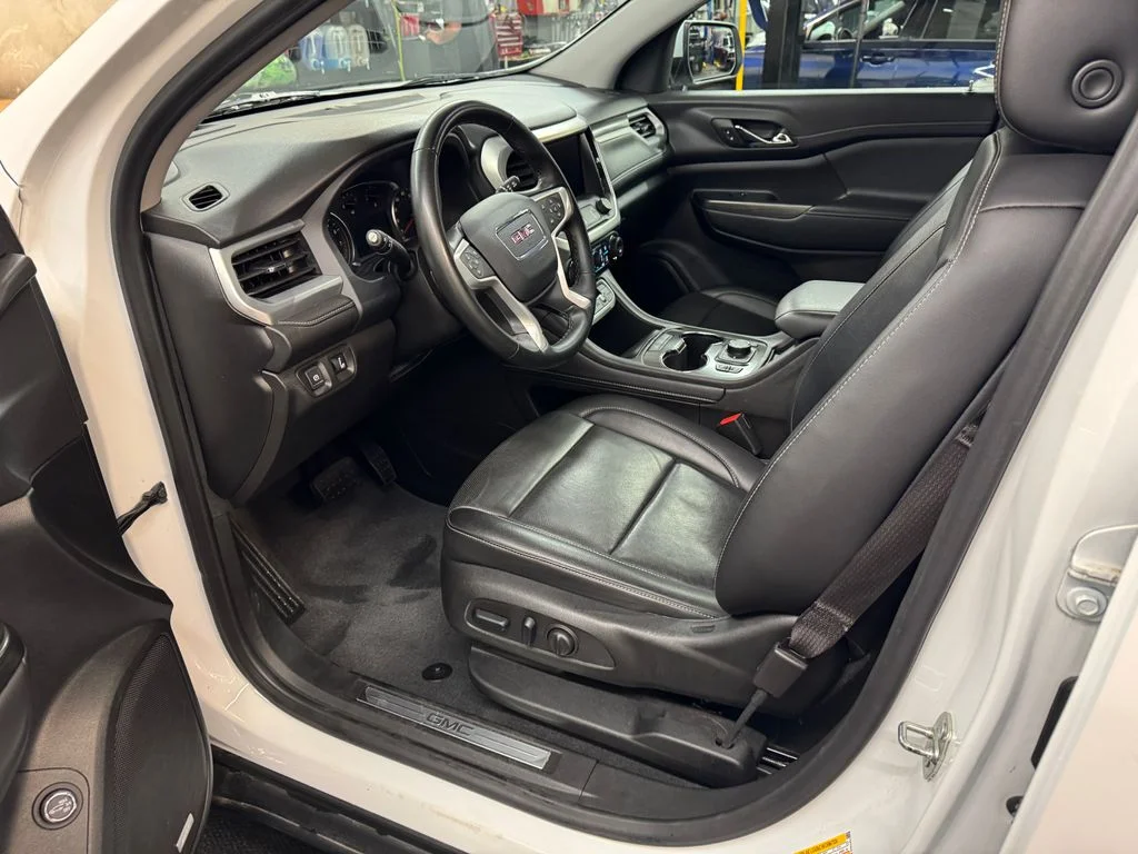 Used 2023 White GMC SLT image 14