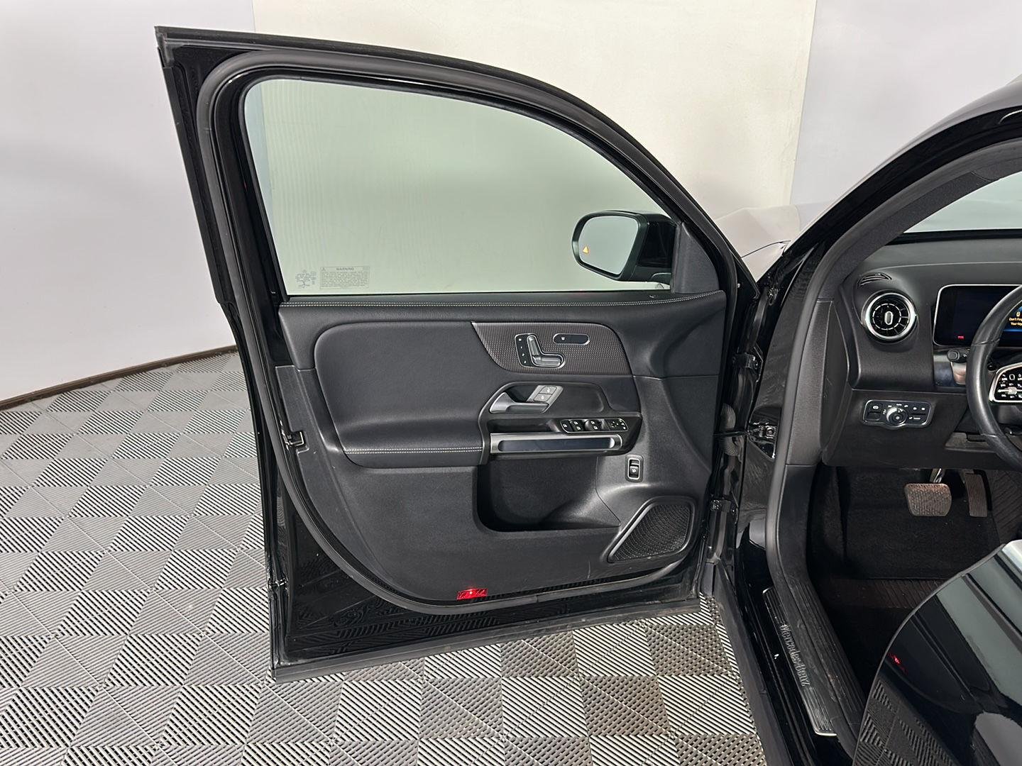 Used 2021 Cosmos Black Metallic Mercedes-Benz GLB 250 image 18