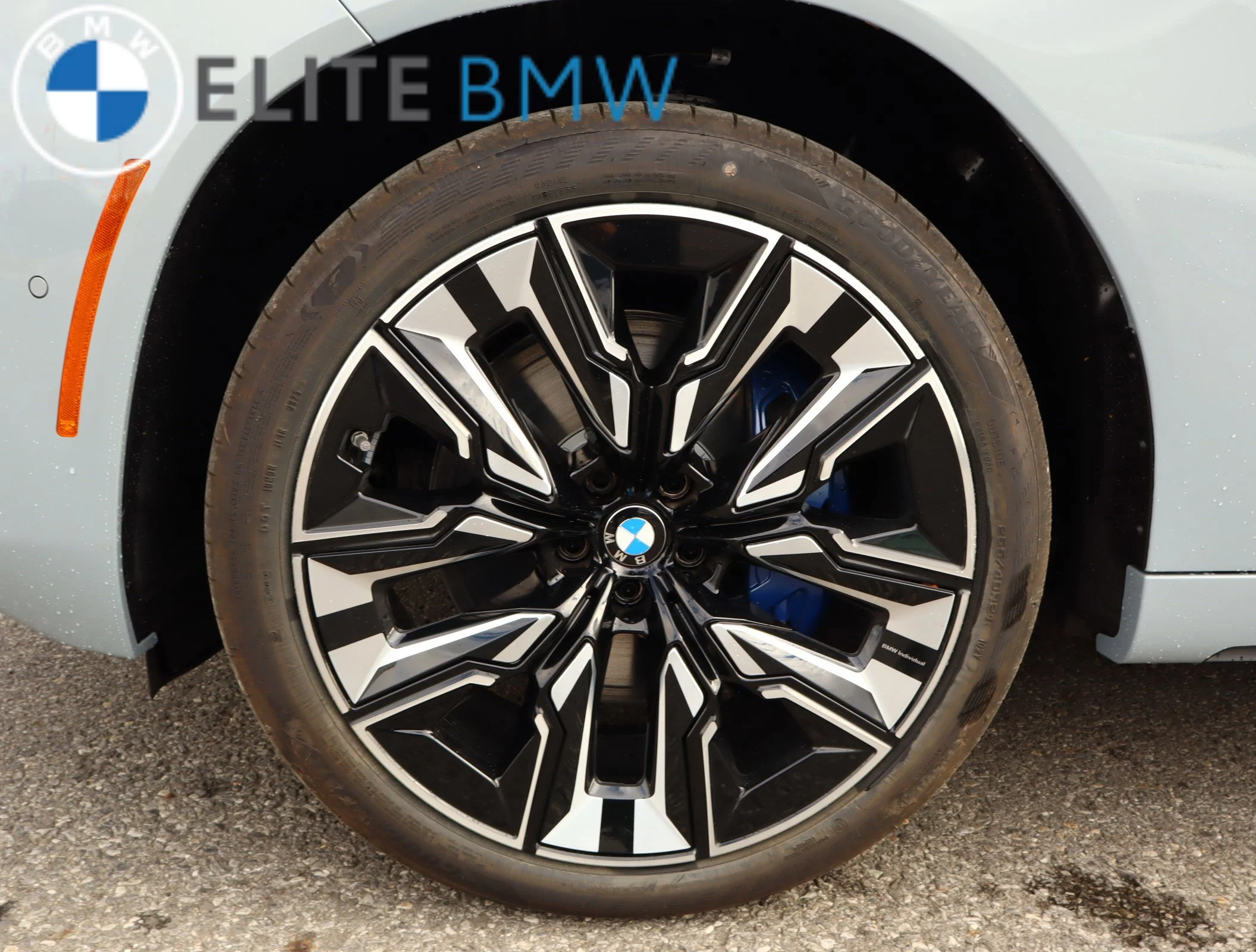 Used 2025 BROOKLYN GREY METALLIC BMW M50 XDRIVE image 15