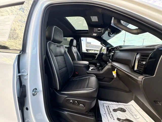 Used 2023 White GMC AT4X image 20