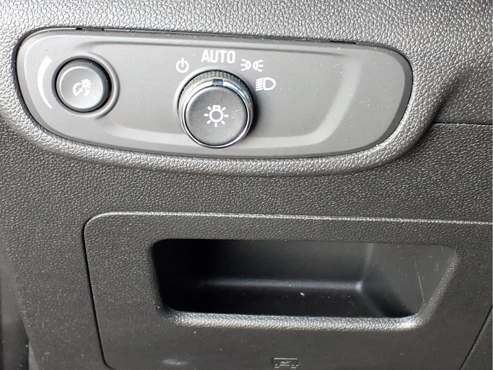 Used 2025 Sterling Gray Metallic Chevrolet LT image 18
