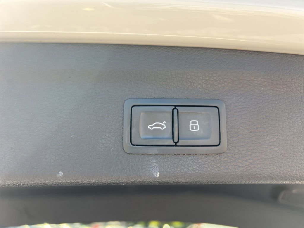 Used 2021 Ibis White Audi Premium image 21