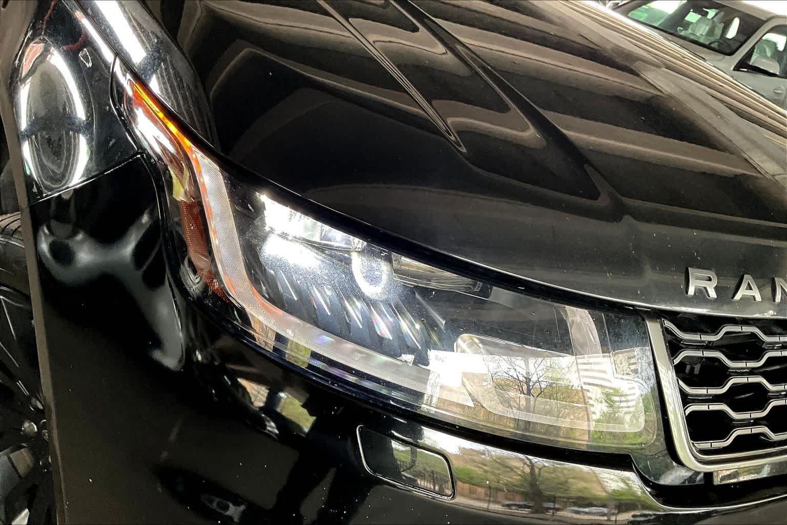 Used 2022 Santorini Black Metallic Land Rover HSE Silver Edition image 27