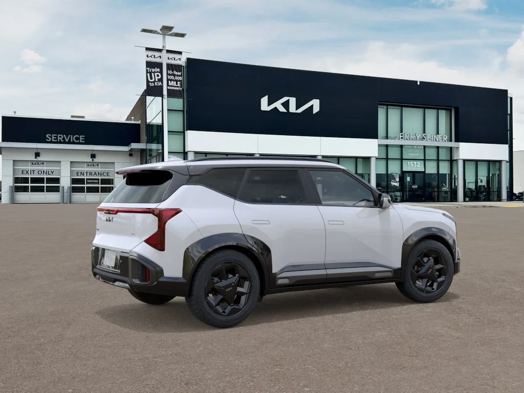 New 2027 Snow White Pearl Kia X-Line S image 6