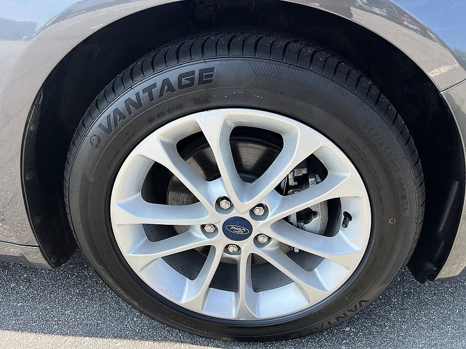 Used 2019 Magnetic Ford SE image 12