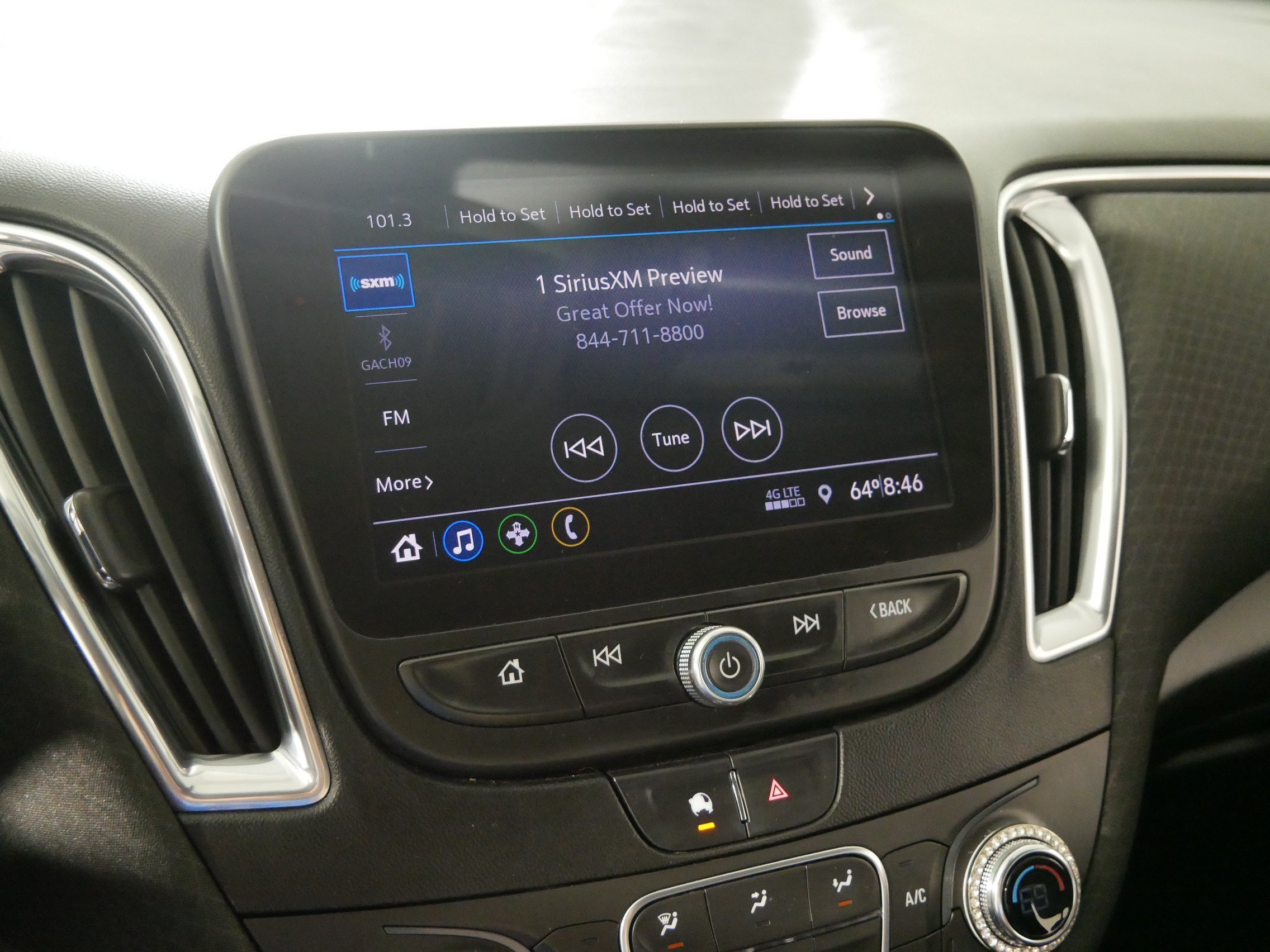 Used 2020 SUMMIT WHITE Chevrolet LT image 22