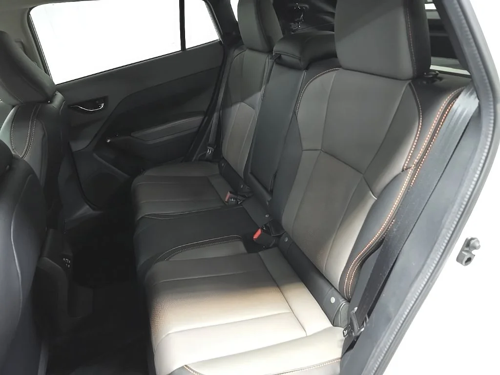 Used 2025 Crystal White Pearl Subaru Limited image 32