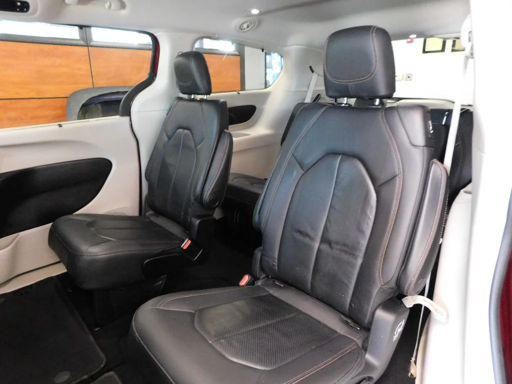 Used 2019 Velvet Red Pearlcoat Chrysler Touring L image 36