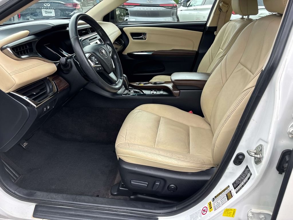 Used 2014 White Toyota XLE Touring image 8