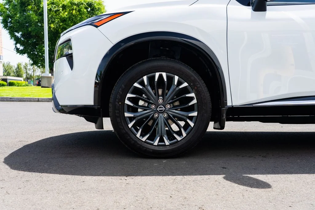 New 2026 Everest White Pearl TriCoat / Super Black Two-tone Nissan Platinum image 7