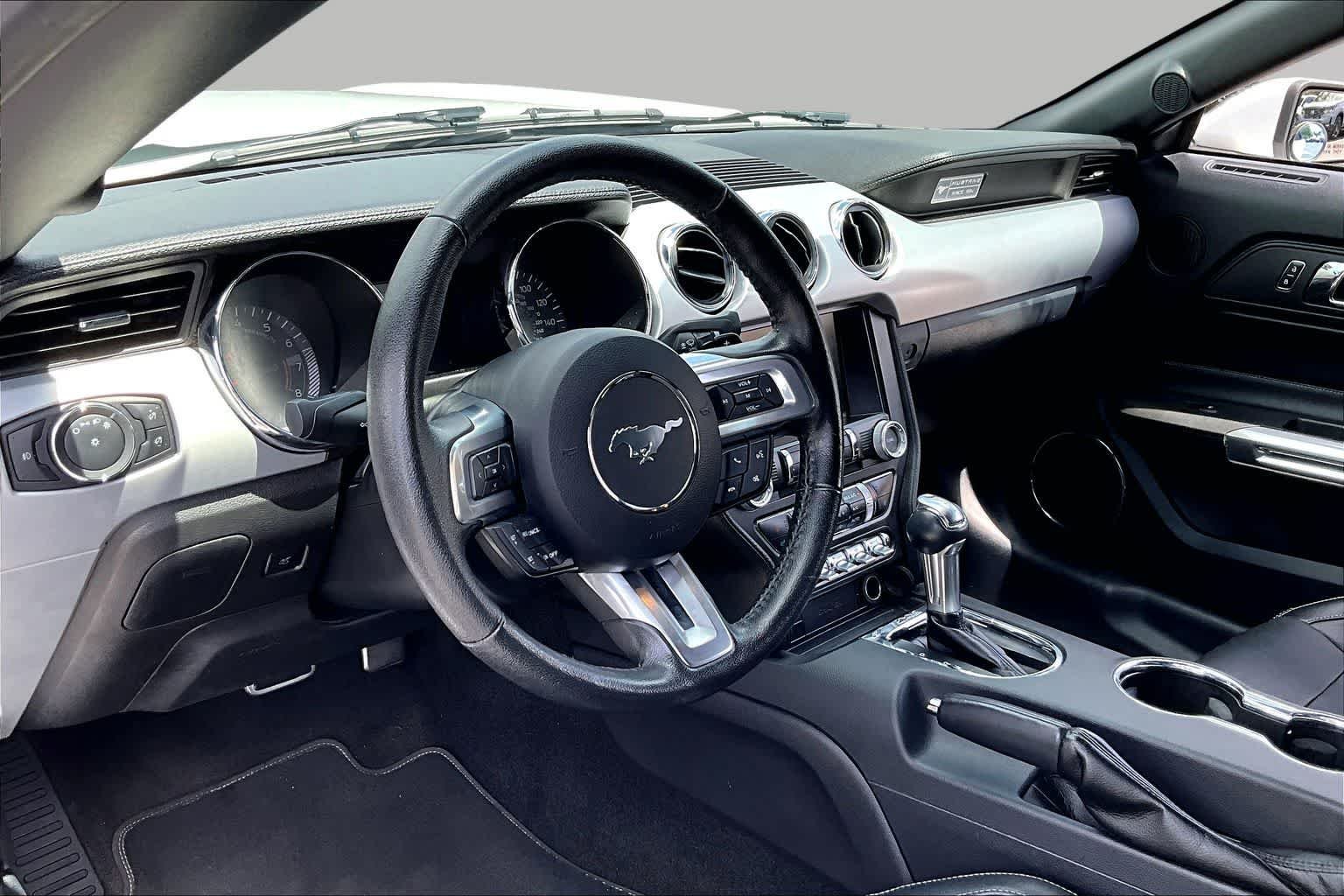 Used 2015 Oxford White Ford GT Premium image 15