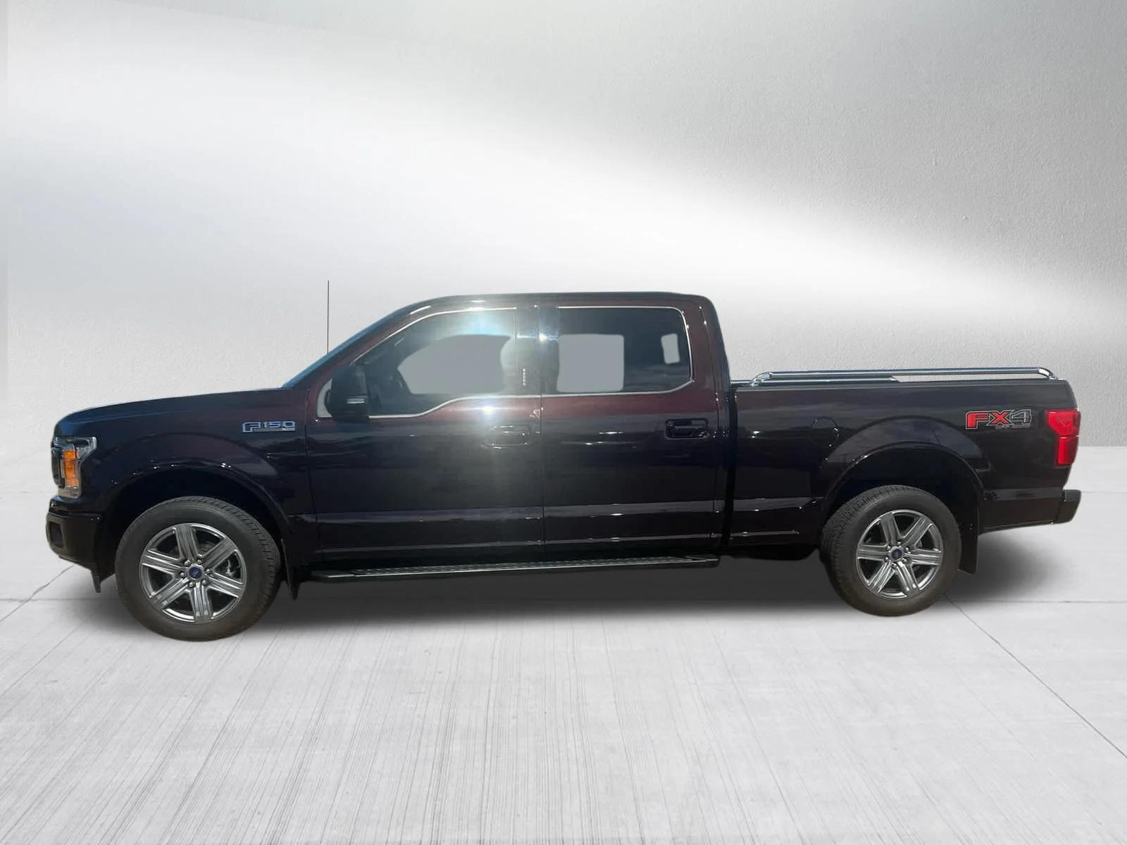 Used 2018 Magma Red Metallic Ford XLT image 4