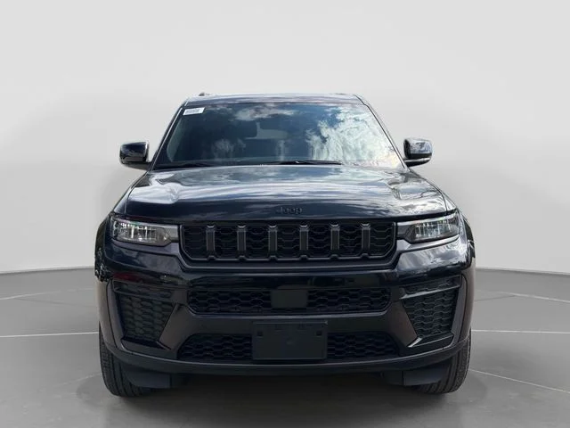 New 2026 Diamond Black Crystal Pearl-Coat Exterior Paint Jeep Altitude image 10