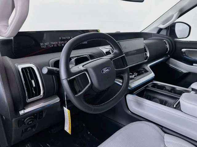 New 2027 Star White Metallic Tri-Coat Ford Platinum image 9