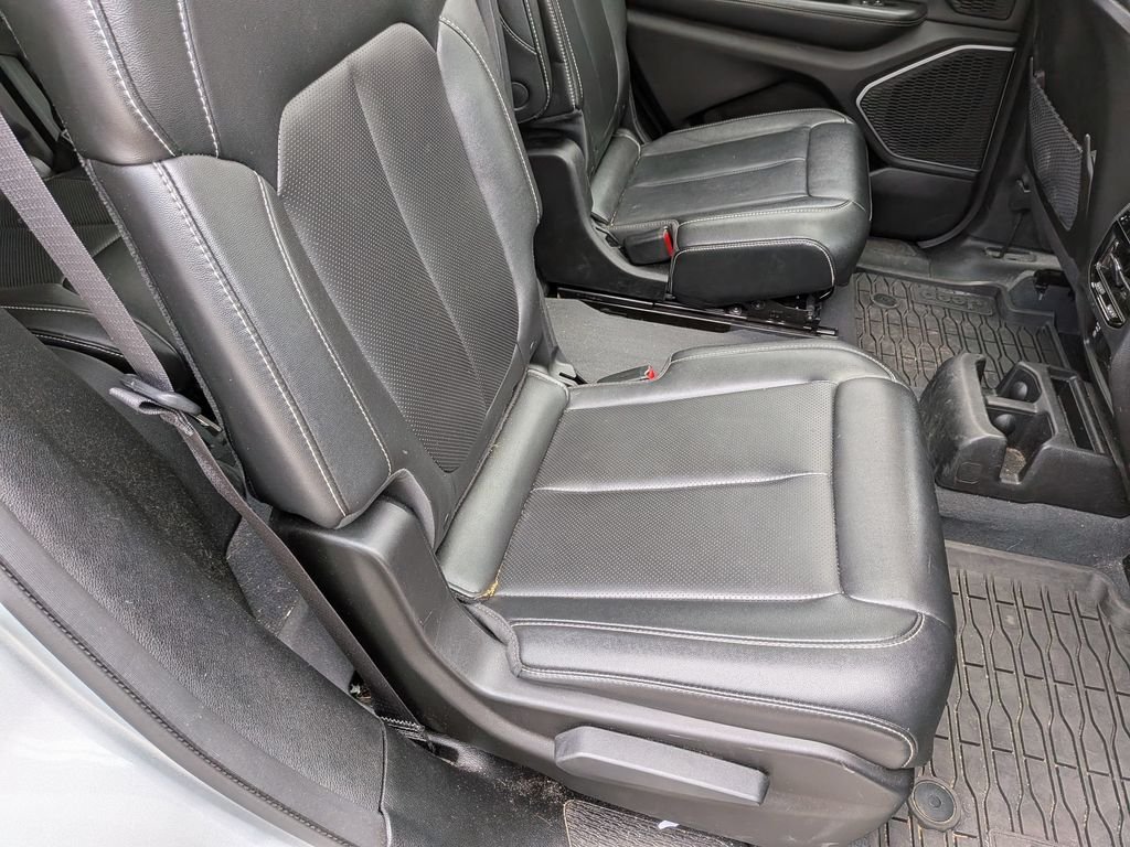 Used 2023 Silver Jeep Limited image 30