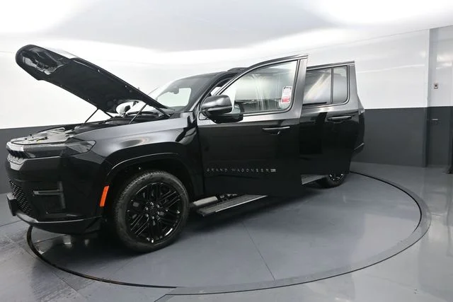New 2026 High Gloss Black Exterior Paint Jeep Limited Reserve image 36