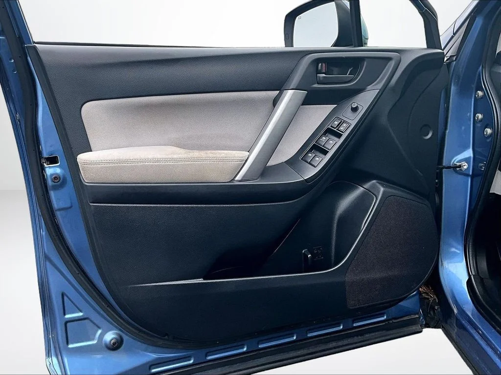 Used 2015 Blue Subaru 2.5i Premium image 22
