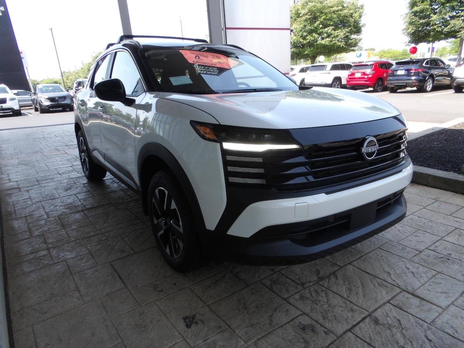 New 2026 Aspen White TriCoat / Super Black Two-tone Nissan SV image 3