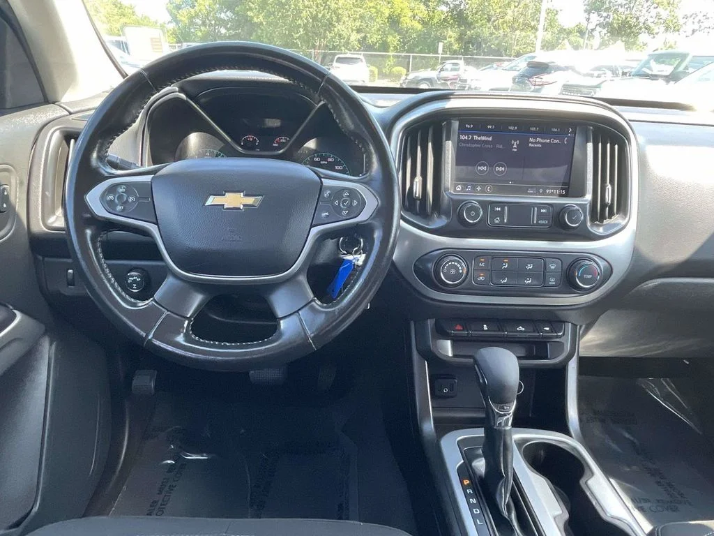 Used 2022 White Chevrolet LT image 18