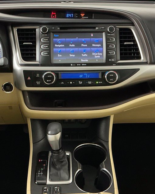 Used 2017 White Toyota XLE image 18