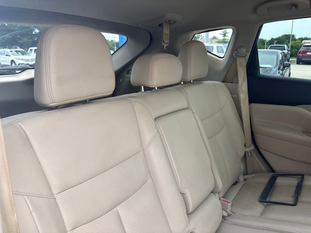 Used 2019 Pearl White Tricoat Nissan SL image 31