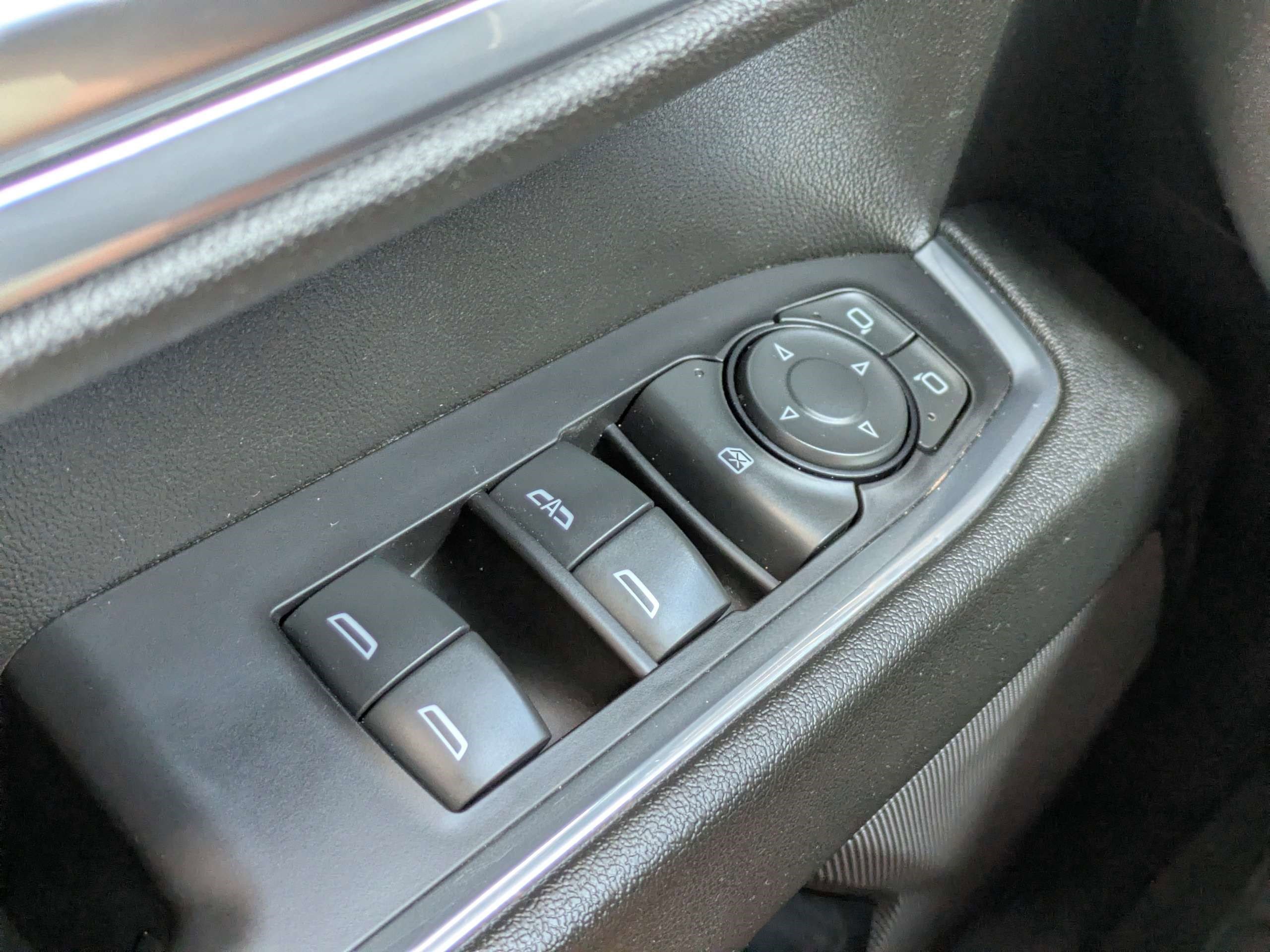 Used 2023 Summit White GMC Elevation image 21