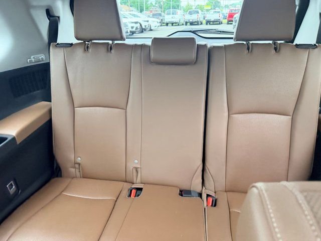 Used 2024 White Toyota  image 19