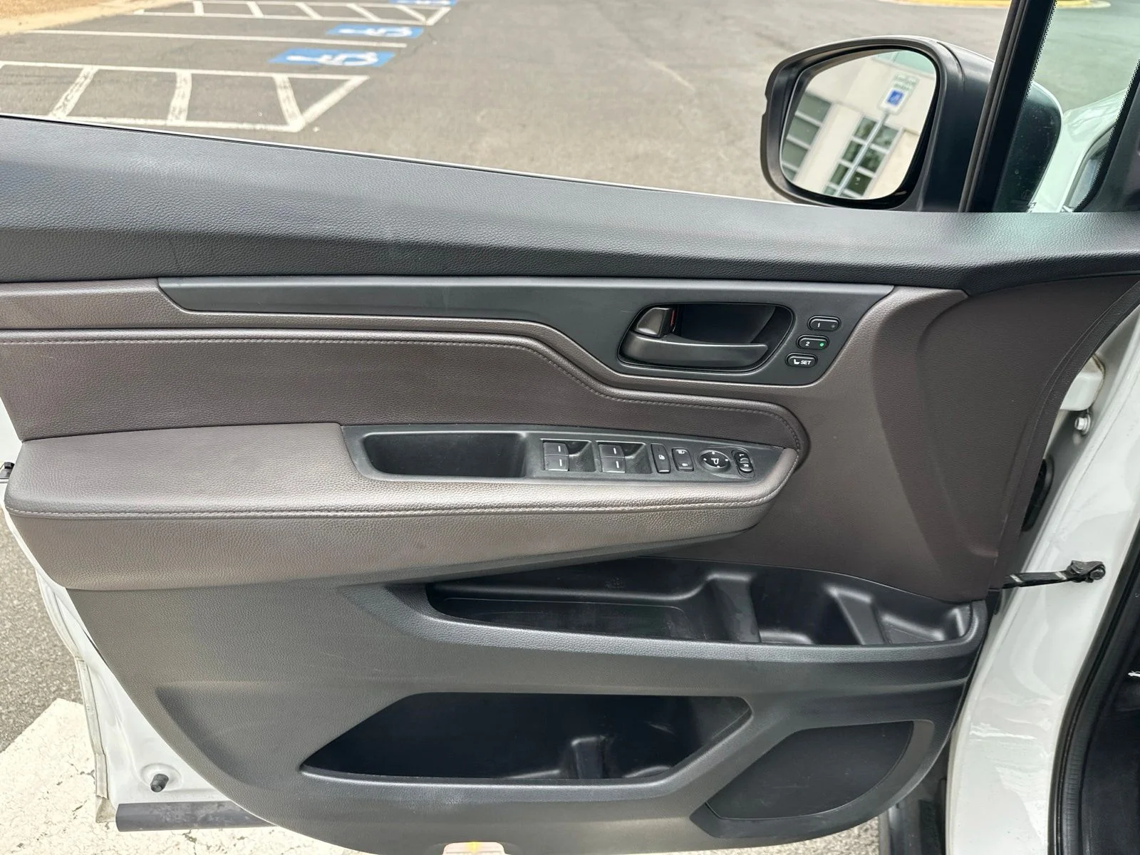 Used 2020 White Honda EX-L image 25